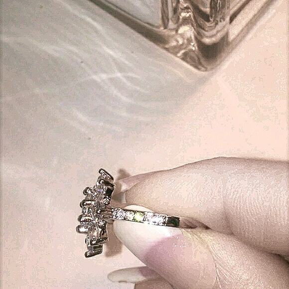Cocktail Ring Sterling Silver 925 Sz 8 Simulated REALISTIC DIAMONDS Luxe Flower - Picture 10 of 11